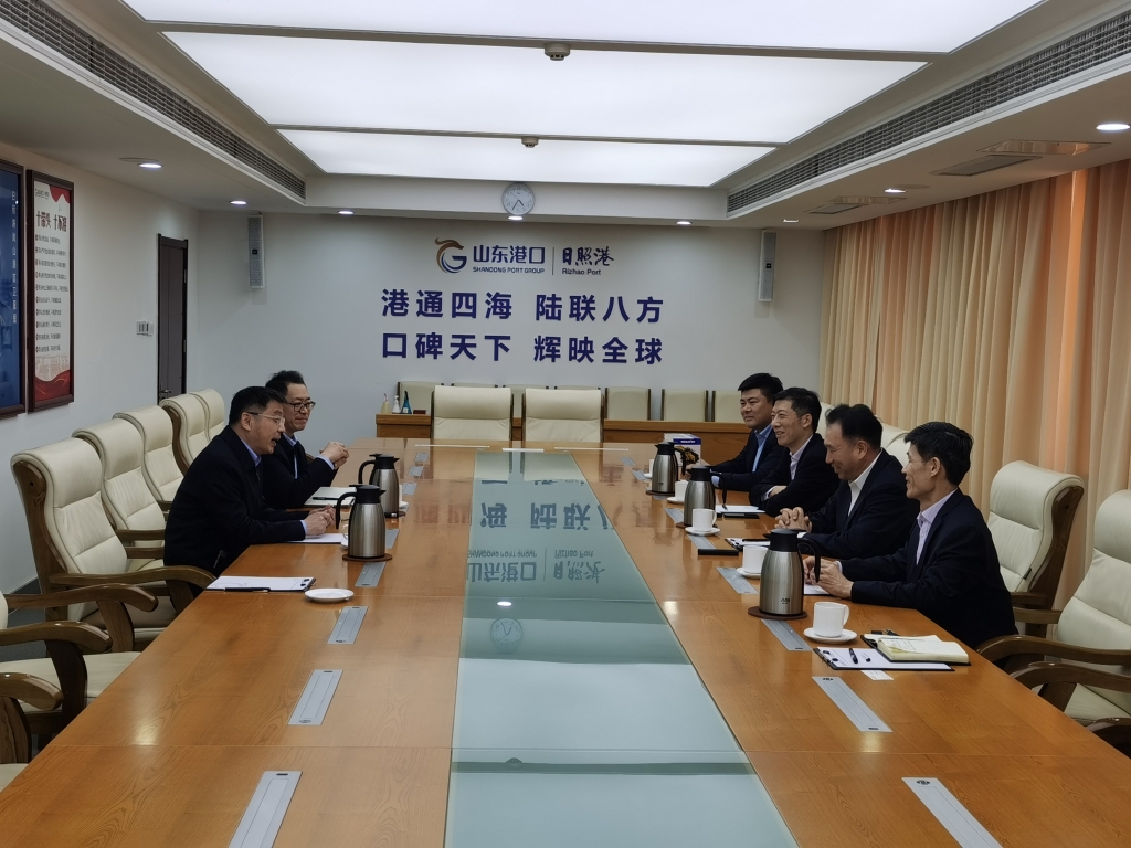 小松（中国）张四国本部长一行拜访日照港集团有限公司