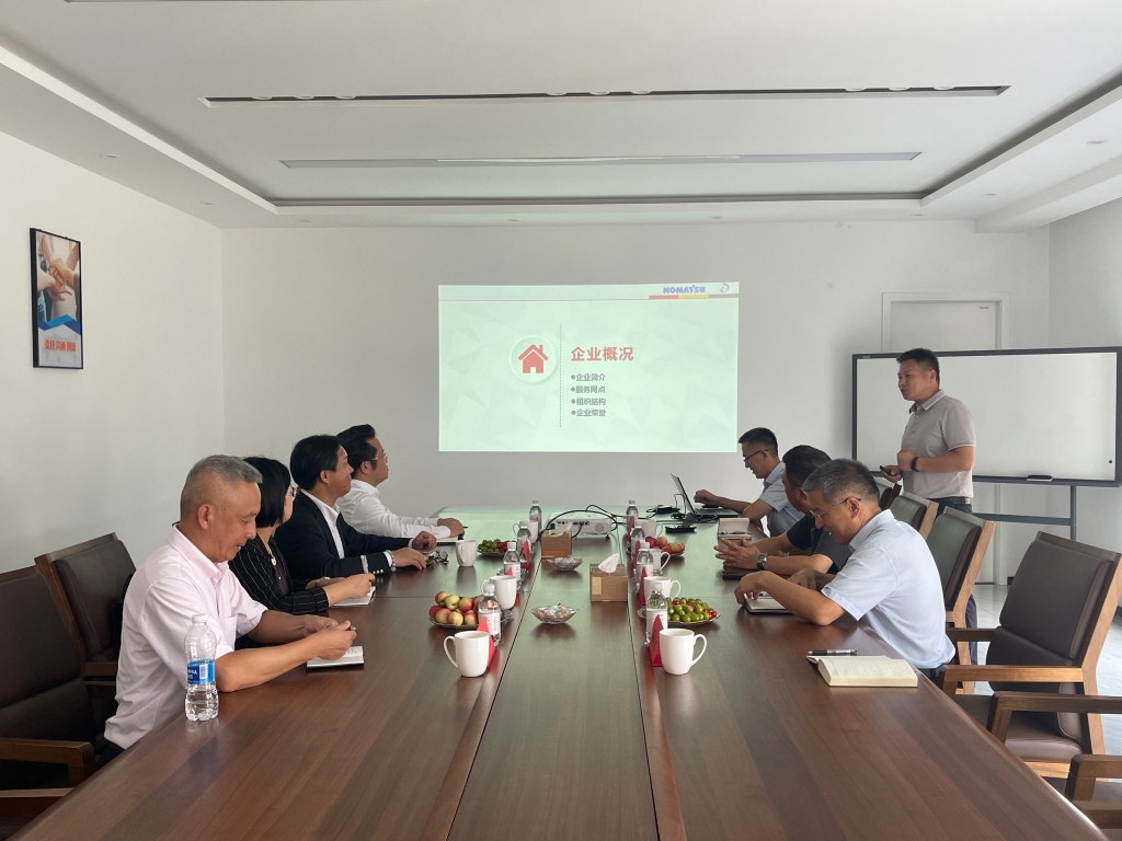 热烈欢迎小松（中国）领导一行莅临山东德润丰参观指导