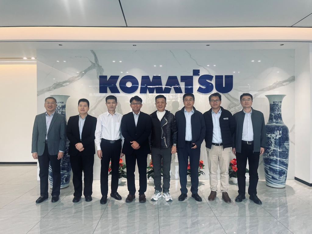 热烈欢迎小松（中国）领导一行莅临山东德润丰参观指导